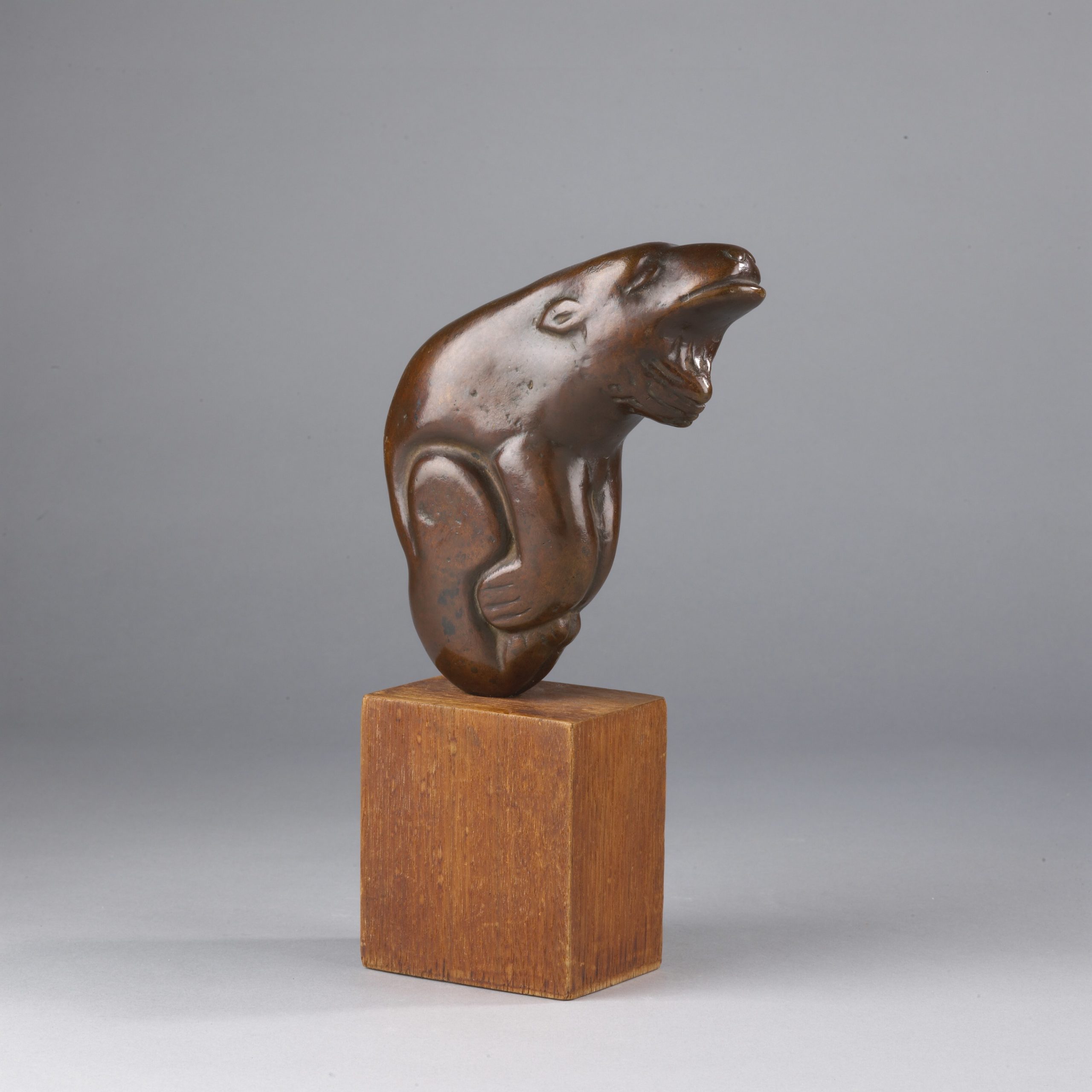 
							

									John Flannagan									Bear 1940									Bronze<br />
6 1/4 x 2 1/4 x 4 3/4 inches									


							