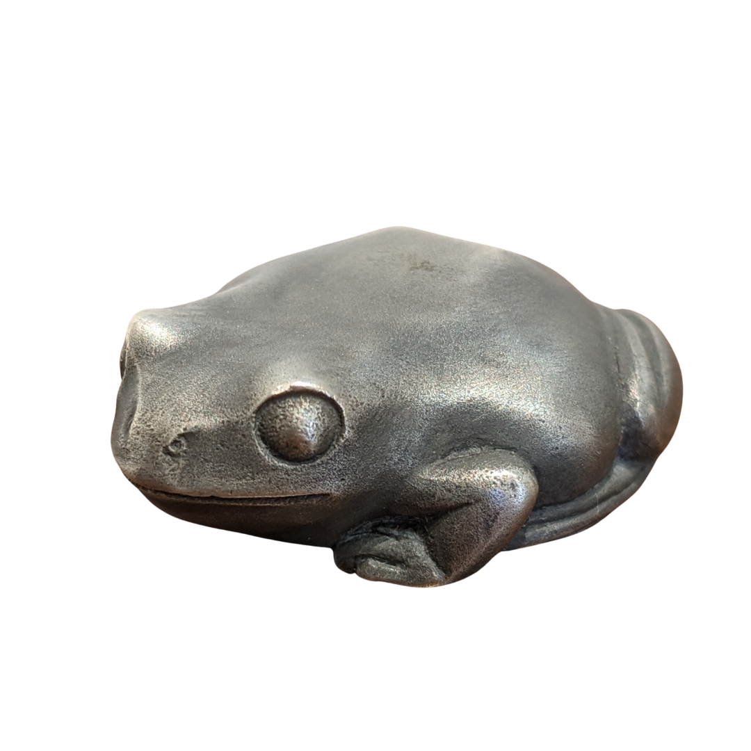 
							

									Peregrine O'Gormely									Frog 									sterling silver, edition of 10<br />
1/2 x 1 1/4 x 1 3/4 inches									


							