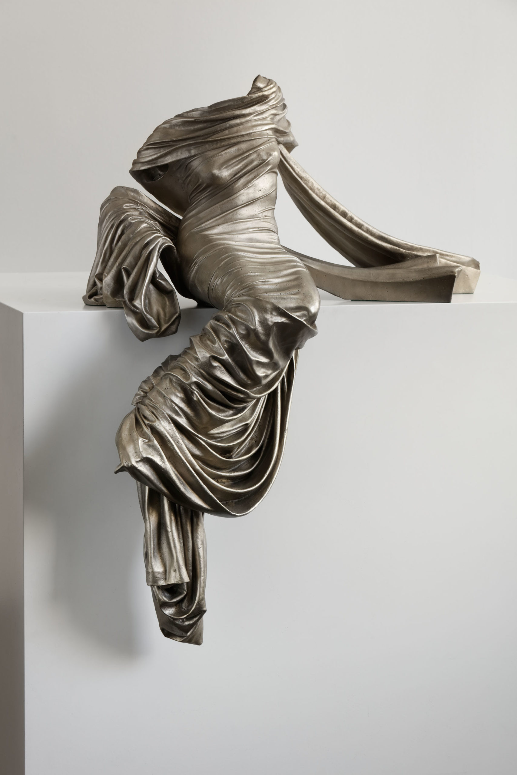 
		                					Karen LaMonte		                																	
																											<i>Reclining Etude 13 2/5,</i>  
																																								2020, 
																																								white bronze, 
																																								29 x 20 x 15 inches 
																								
		                				