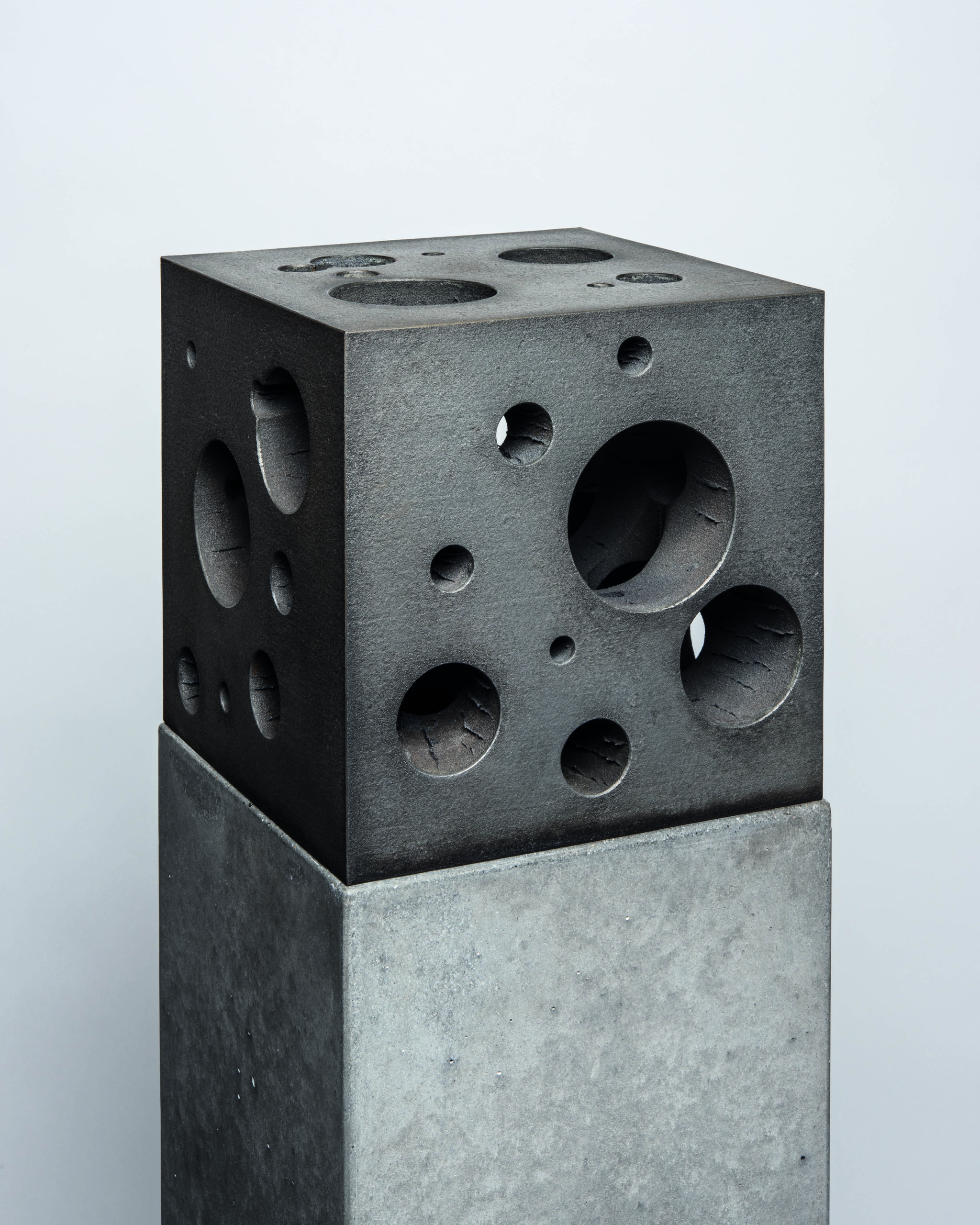 

											Tom Joyce</b>

											<em>
												Core Series</em> 

											<h4>
												Santa Fe: May 6 - September 24, 2022											</h4>

		                																																													<i>Core Negative II,</i>  
																																								2013 (cast) - 2015 (finished), 
																																								cast ductile iron, natural finish (steel filings from projects 1977-2013), concrete, 
																																								10 x 10 x 10 inches 
																								
		                				