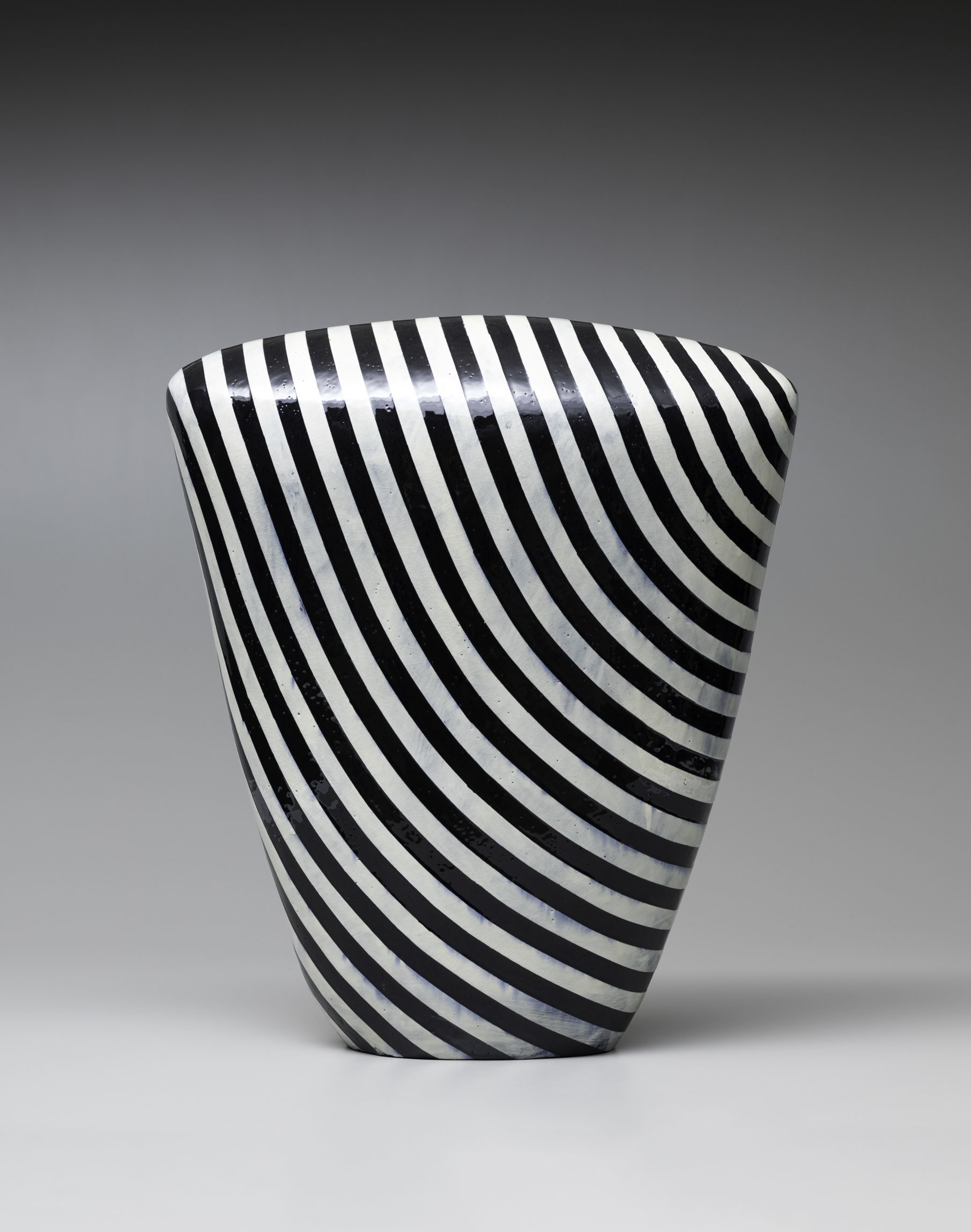 

											Jun Kaneko</b>

											<em>
												</em> 

											<h4>
												Santa Fe: September 9 – November 26, 2022											</h4>

		                																																													<i>Untitled,</i>  
																																								2020, 
																																								glazed ceramics, 
																																								25 x 21 1/2 x 10 1/4 inches 
																								
		                				
