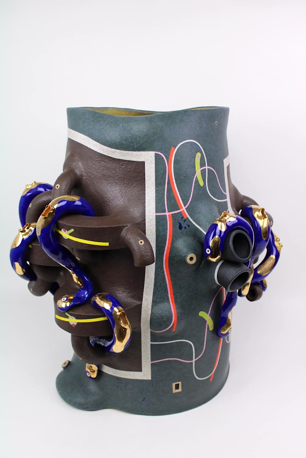
							

									José Sierra 									PG24/26 2026									25”x 23”x  22” <br />
matte glaze and gold luster<br />
Cone 10									


							